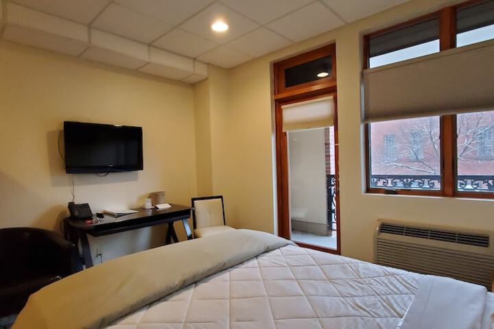 Lowell Inn