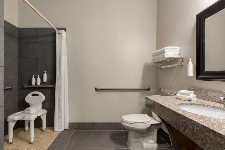 Days Inn & Suites by Wyndham Prattville-Montgomery