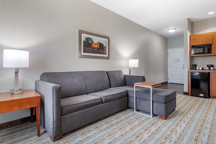 Comfort Inn & Suites Cleveland TX