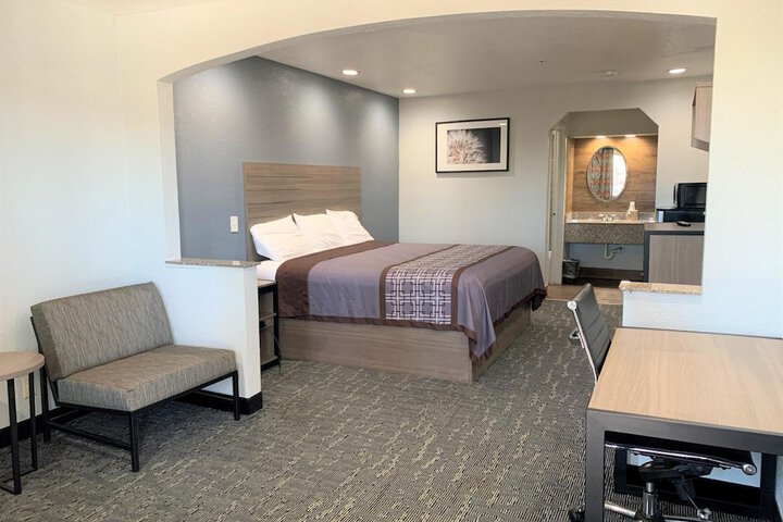 Sunrise Inn & Suites