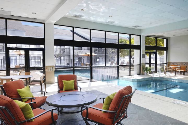 Courtyard by Marriott Dallas Arlington / Entertainment Dist