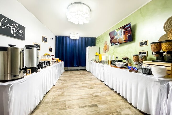 Breakfast/Coffee Service 18 of 24