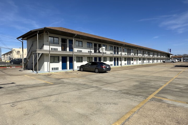 Hotel 5 of 72