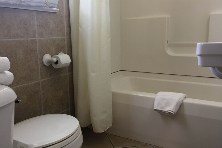 Room 7 of 8