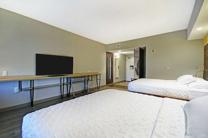Room 10 of 32