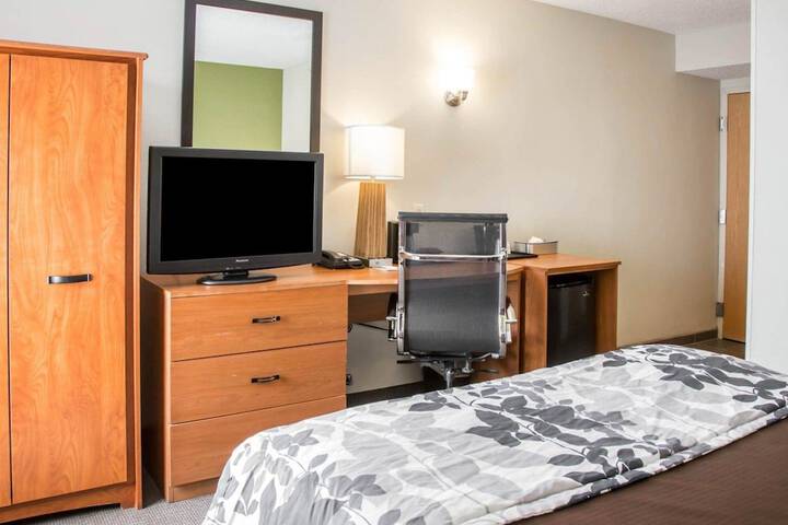Room 33 of 48