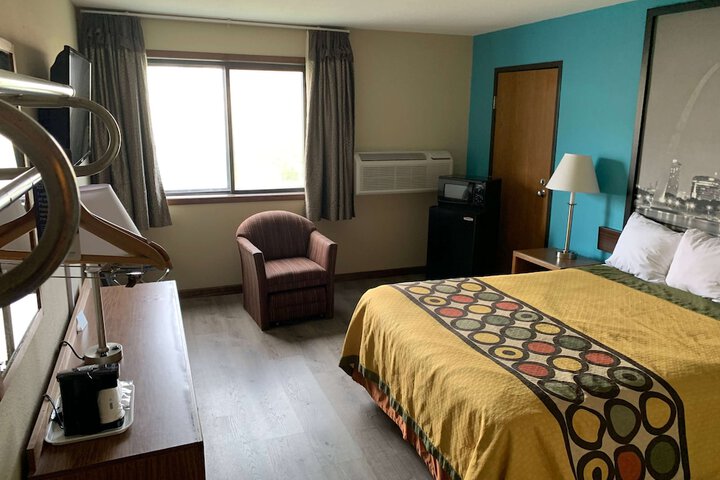 Room 27 of 34