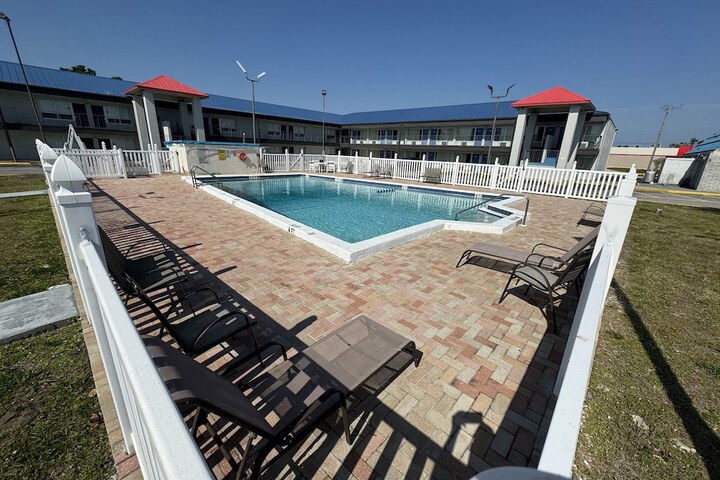 Pool 6 of 41