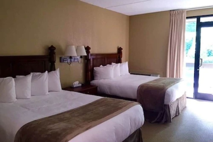 Room 9 of 18