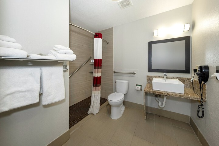 Red Roof Inn PLUS+ Huntsville