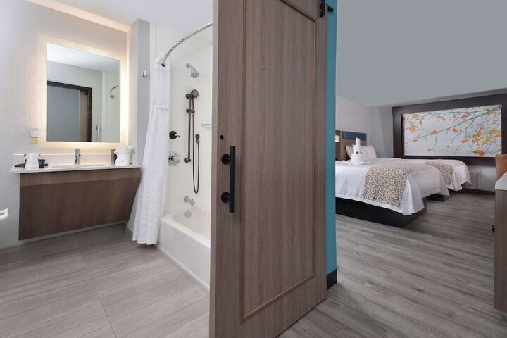 Room 75 of 118