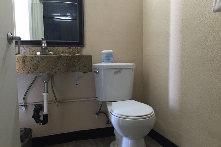 Room 9 of 15