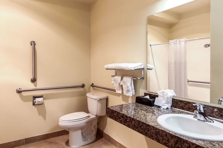 Room 8 of 28