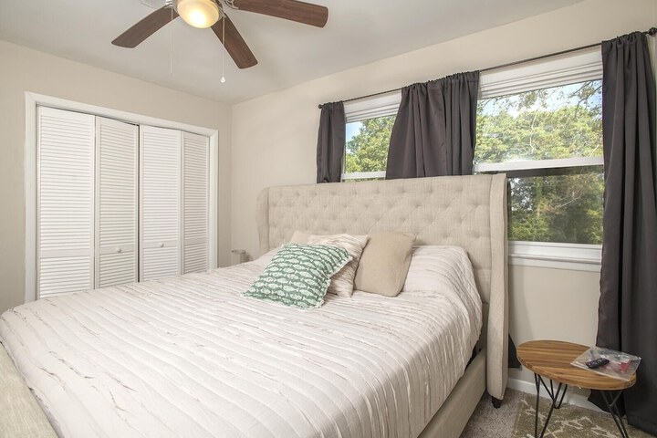 Cardinal Seas 5 Bedroom Home by RedAwning