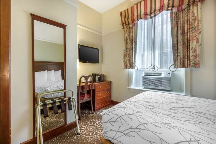 Room 6 of 39