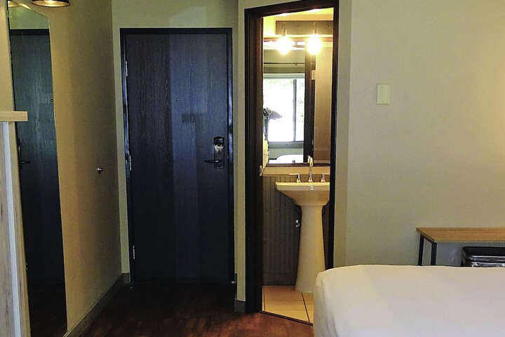 Room 18 of 25