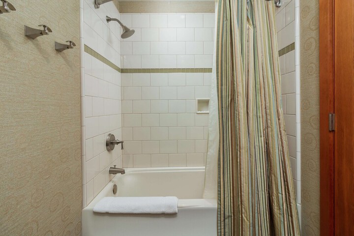 Headlands Coastal Lodge & Spa