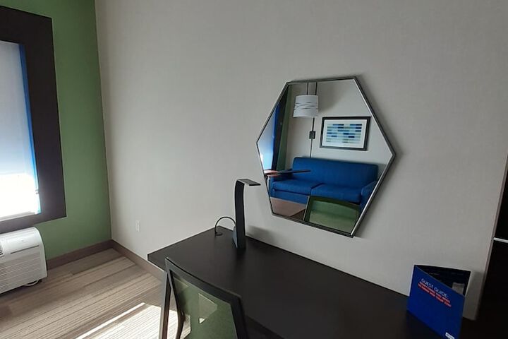 Room 13 of 48