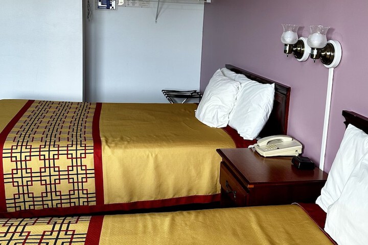 Room 27 of 53