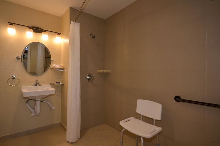 Best Western The Inn & Suites Pacific Grove