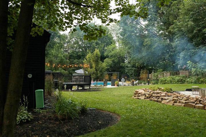 Ode to the 70's creative private home with pool