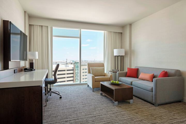 Calgary Airport Marriott In-Terminal Hotel