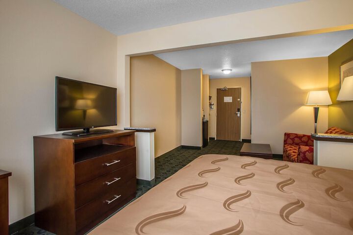 Quality Inn & Suites Bloomington I-55 and I-74