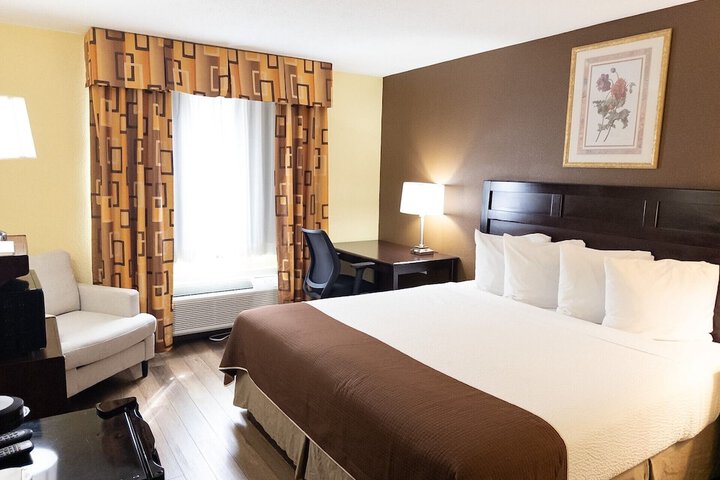 Baymont by Wyndham Battle Creek Downtown