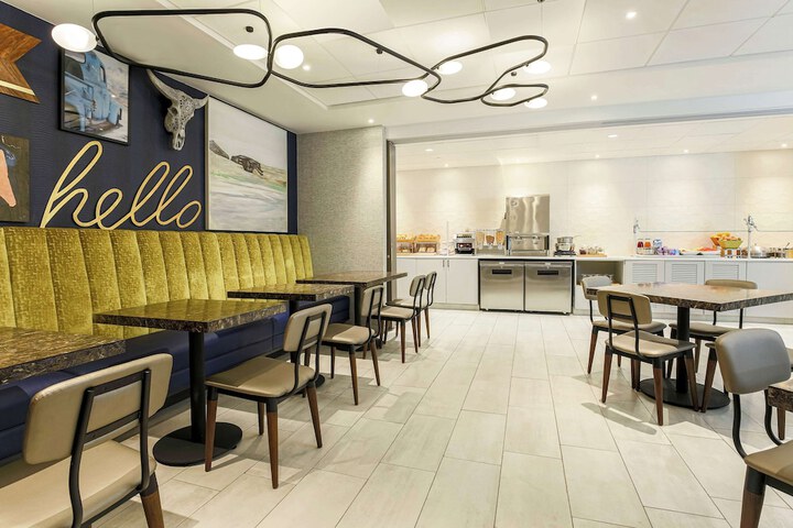 DoubleTree by Hilton Austin - University Area