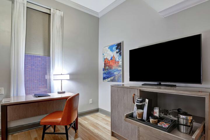 The Cincinnatian Hotel Curio Collection by Hilton