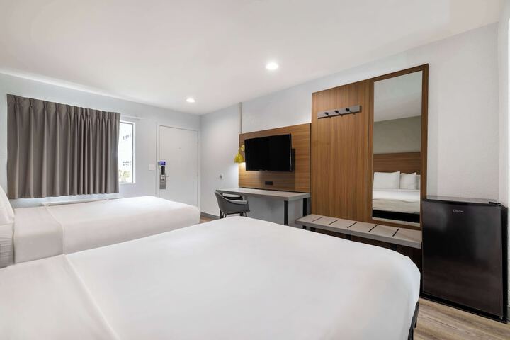 Room 22 of 34