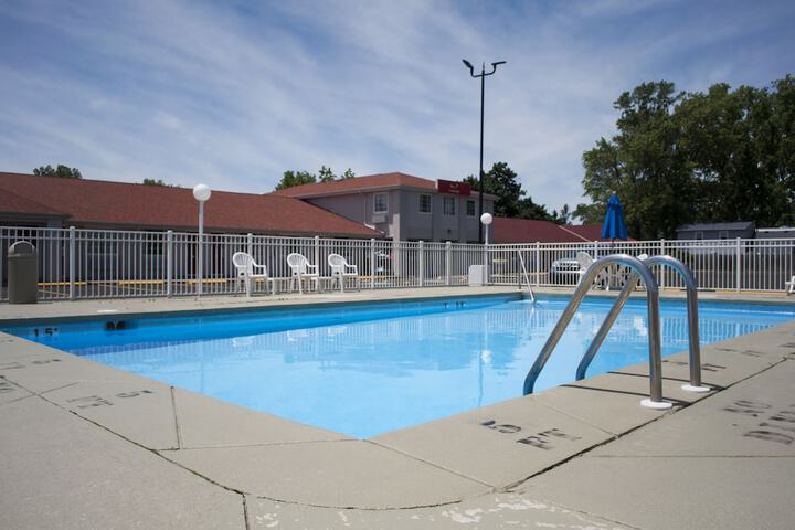 Pool 7 of 60