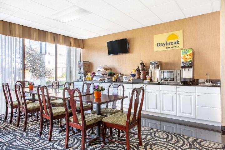 Days Inn by Wyndham College Park