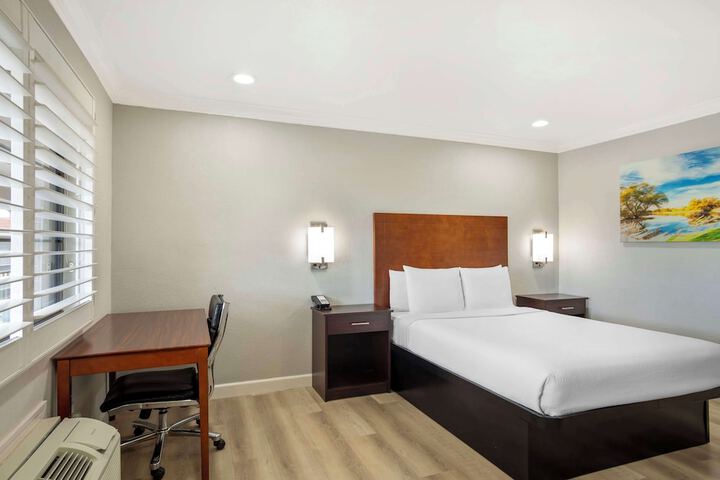 Room 15 of 29