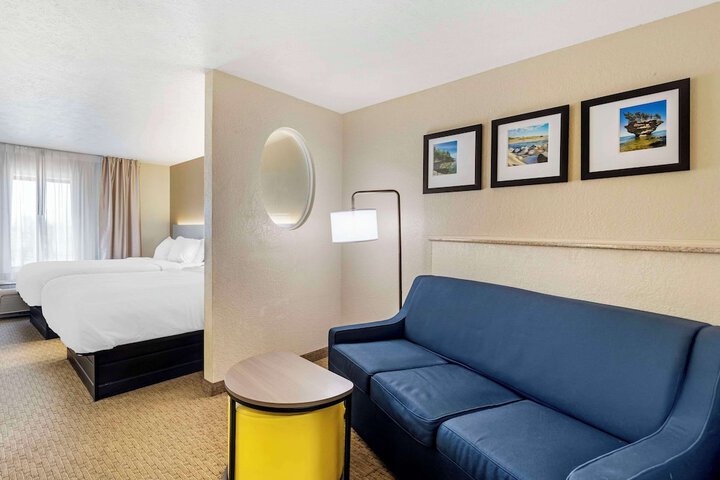 Room 11 of 32