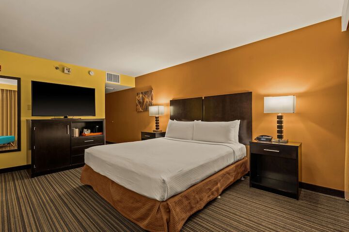 Best Western The Plaza Hotel Honolulu Airport - Free Breakfast