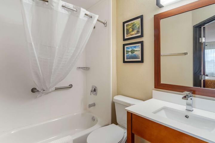 Comfort Inn & Suites South Hill I-85