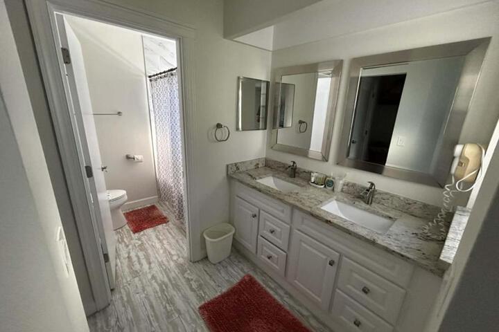LUX VILLAs on beautiful Palmer Ranch