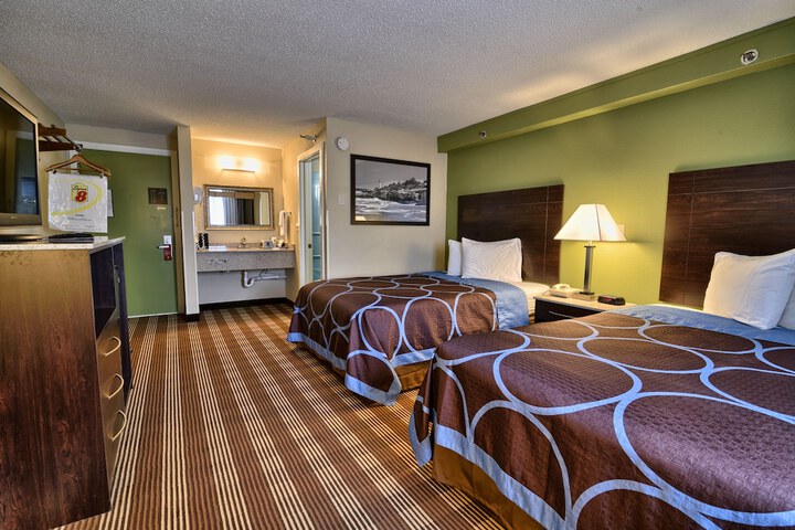 Room 21 of 32