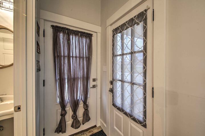 Lakefront Studio Guest Home on Hermann Wine Trail!