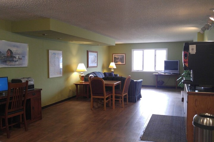 Harbor Lights Lodge