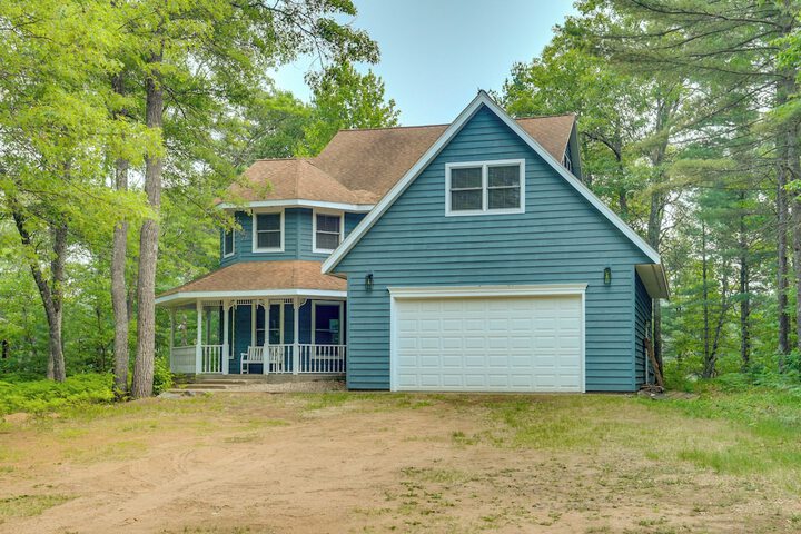 Lakefront Minocqua Getaway: Dock Game Room!