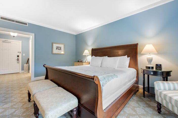 Room 102 of 185