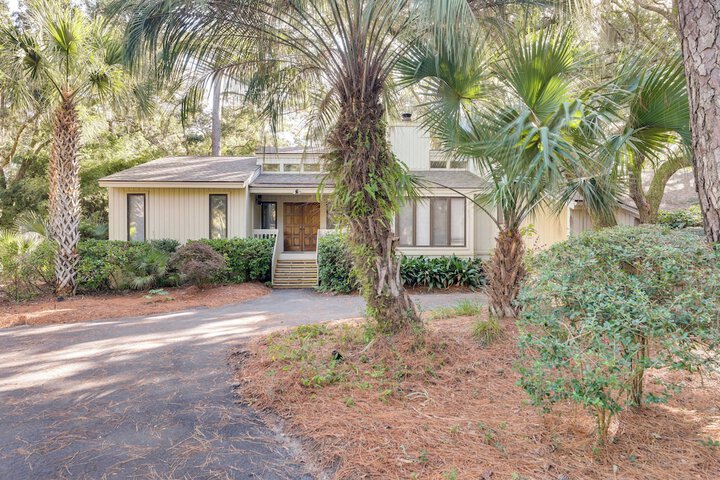 Spacious Kiawah Island Home w / Deck Walk to Beach