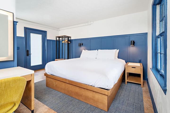 Room 10 of 52