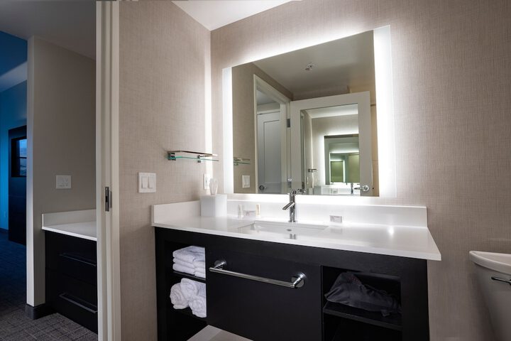 Room 28 of 40