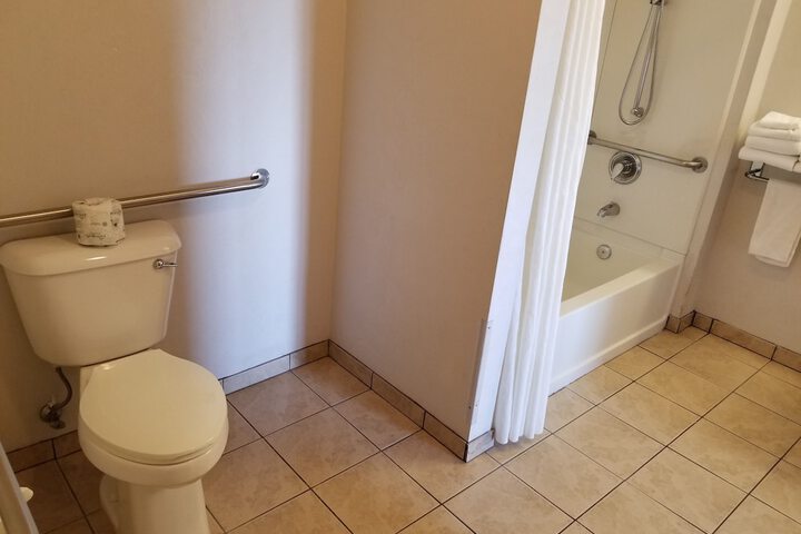 Super 8 by Wyndham Bellingham Airport / Ferndale