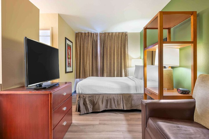 Room 11 of 34