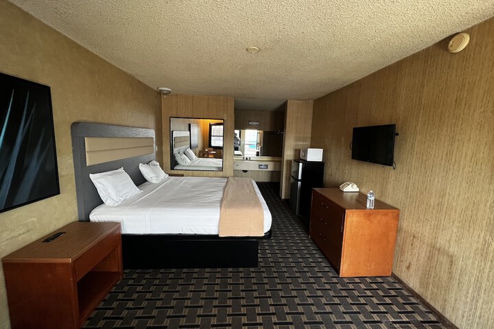 Room 16 of 27