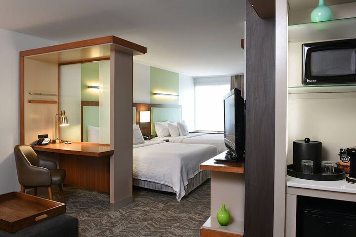 Room 9 of 11